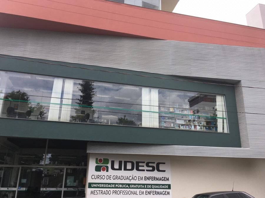 udesc-fachada-enfermagem #Pracegover Foto: na imagem há a fachada de um prédio
