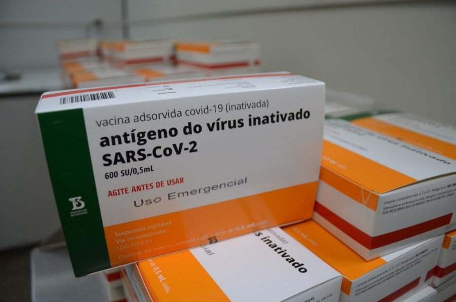 caixas #Pracegover Foto: na imagem há caixas de vacina