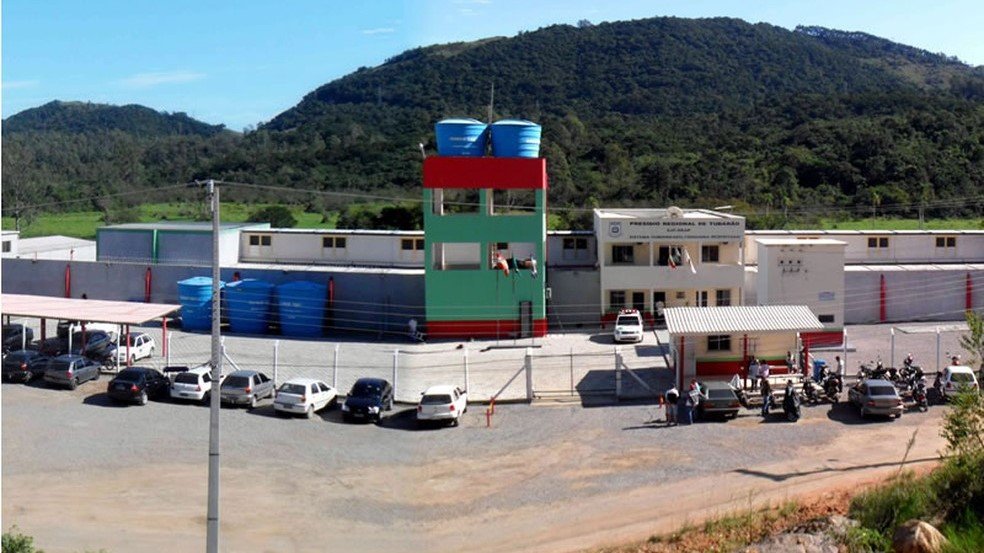 Detento do Presídio Masculino de Tubarão foge um dia antes da visita do Governador Moisés #Pracegover Na foto, a fachada do presídio masculino de Tubarão