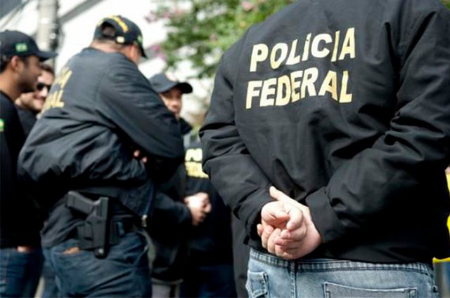 Edital para concurso da PF deve sair em janeiro, diz Bolsonaro #Pracegover Na foto, agentes da Polícia Federal