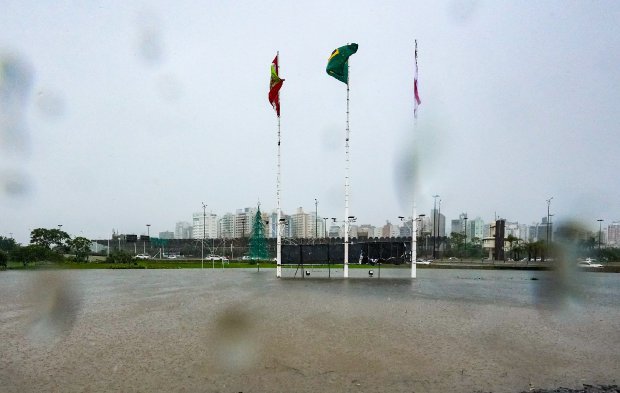 Em SC: Previsão do tempo indica chuva frequente e risco de temporal isolado