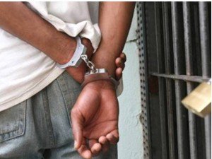 Homem é denunciado vendendo drogas no bairro Progresso, em Laguna