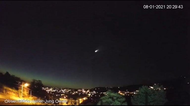 Meteoro intensamente brilhante cruza os céus da Serra Catarinense e Rio Grande do Sul na noite desta sexta