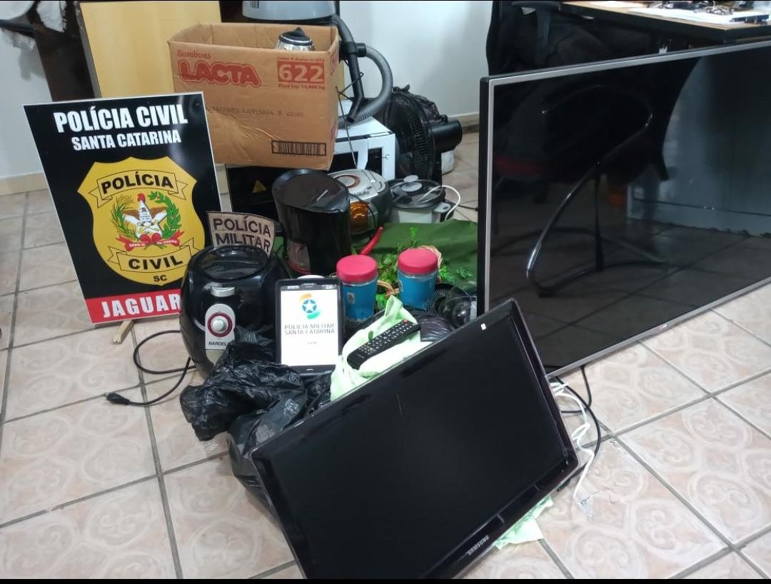Mulher é presa em flagrante suspeita de roubo a residências em Balneário Esplanada