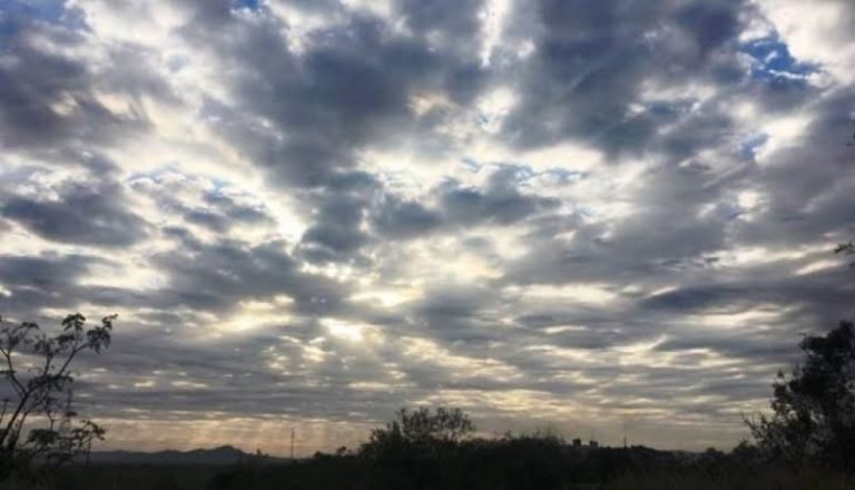 Sábado terá sol entre nuvens e chuva isolada em Santa Catarina