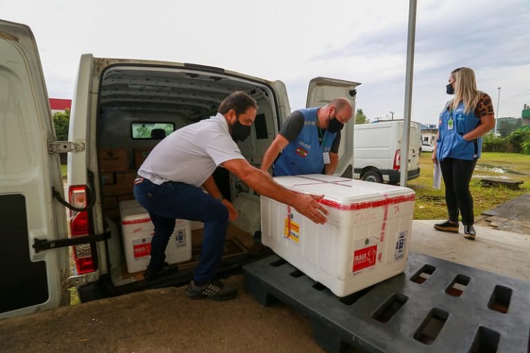 Vacinação contra Covid-19 na Amurel segue nesta terça-feira com a chegada de novas doses