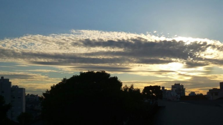 Previsão do tempo em SC: fim de semana terá sol no Oeste e instabilidade no Litoral