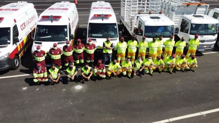 atendimento #Pracegover Foto: na imagem há veículos e algumas pessoas uniformizadas