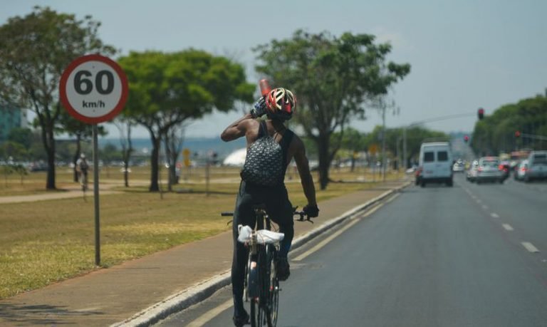 Bolsonaro anuncia redução no imposto de importação de bicicletas