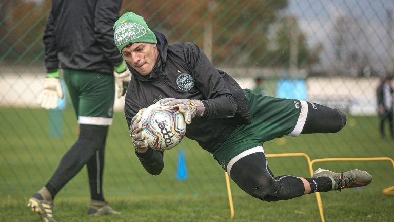 Braço do Norte espera ansiosa pela estreia do goleiro Arthur do Coritiba contra o Santos na série A do Brasileirão