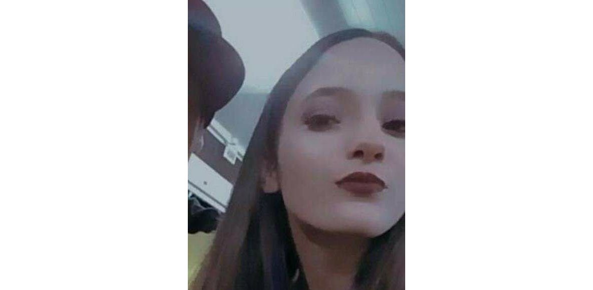 Campo Belo do Sul Adolescente de 14 anos desparecida há dois dias é encontrada morta #pracegover Na foto, Ana Kemilli aparece com um leve sorriso