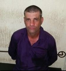 Laerte #Pracegover Foto: na imagem há um homem com camisa social roxa