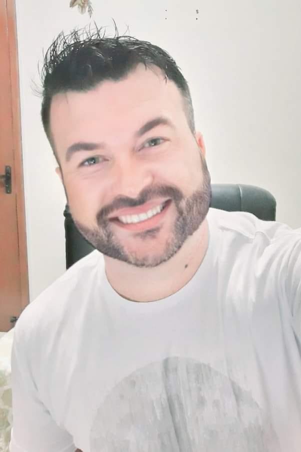 Morre Kleber Vieira, aos 39 anos, morador de Capivari de Baixo #Pracegover Na foto, Kleber Vieira aparece sorrindo