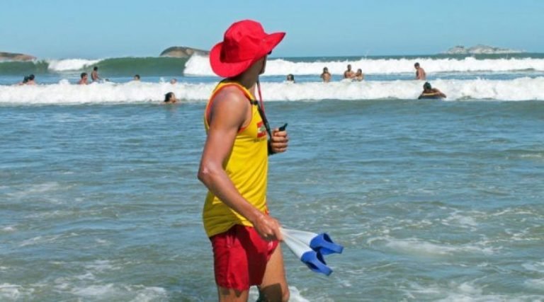 Principais praias do Litoral Sul terão Guarda-Vidas durante o ano inteiro Principais praias do Litoral Sul terão Guarda-Vidas durante o ano inteiro