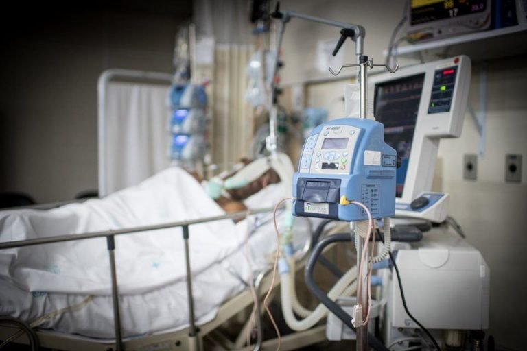Santa Catarina tem 155 pacientes graves à espera de vagas de UTIs Covid-19