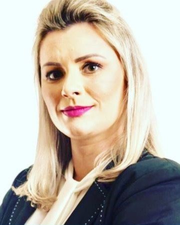 Vereadora mais votada de Braço do Norte, Nívea Rocha prova que trabalho e união fazem a diferença #Pracegover Na foto, Nívea aparece com um leve sorriso