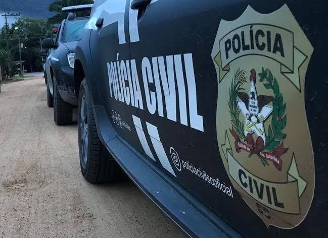 viaturas #Pracegover Foto: na imagem há duas viaturas da Polícia Civil