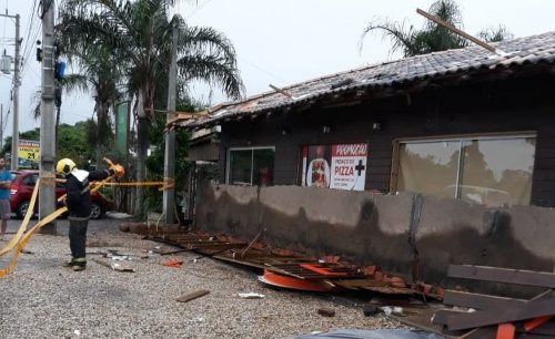 Marquise de pizzaria desaba e mata jovem em Garopaba