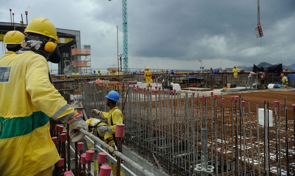 Custo da construção sobe 1,45% em março, diz IBGE