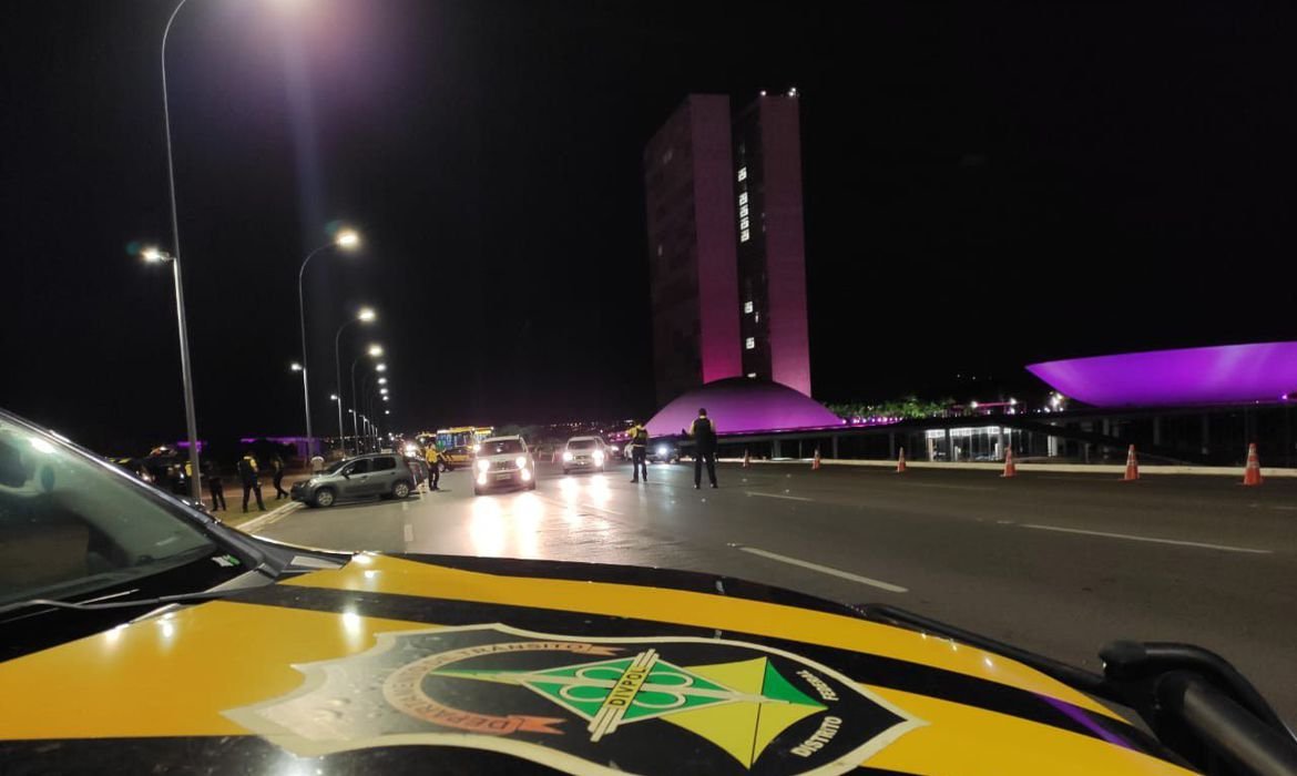 Nova lei de trânsito entra em vigor nesta segunda-feira (12)