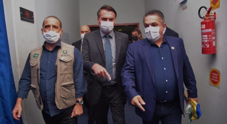 “Vim para mostrar ao Brasil o que foi feito em Chapecó”, disse Bolsonaro em visita o Centro Avançado de Atendimento Covid-19