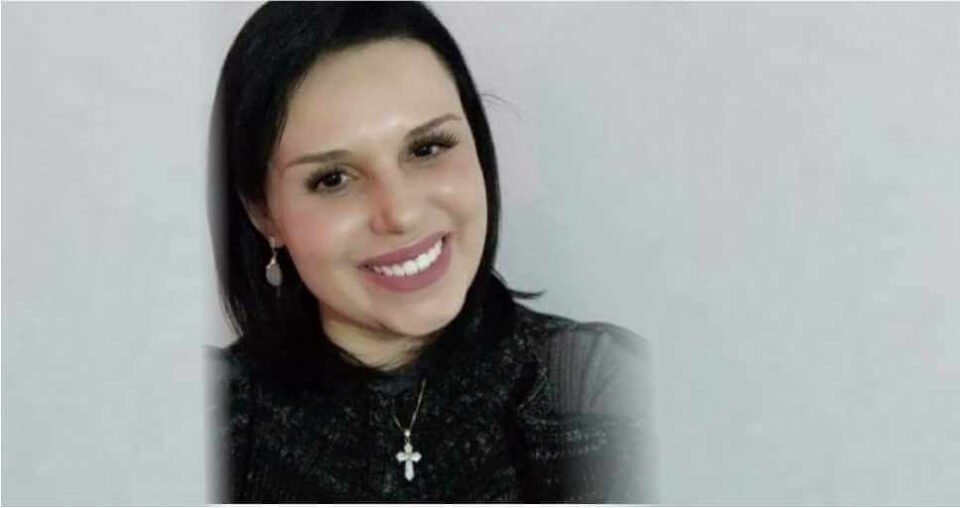 Ângela #Pracegover Foto: na imagem há uma mulher sorrindo