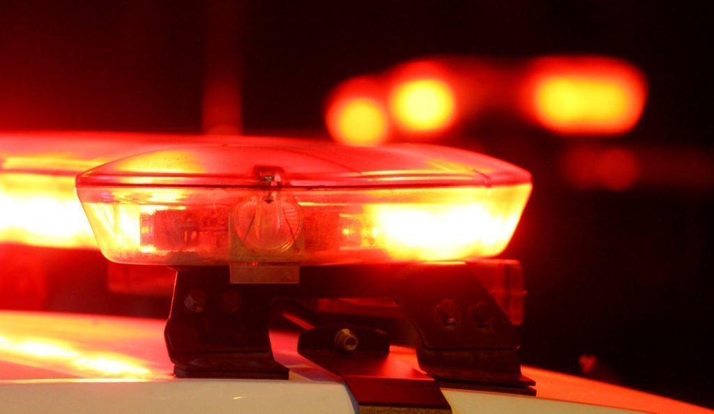 Bandido invade loja de celulares e rouba 8 aparelhos, no Centro de Tubarão #Pracegover Na foto, giroflex da viatura de polícia