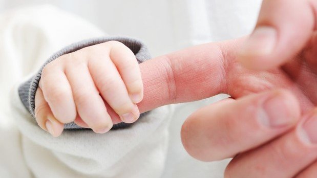 Bebê internado com hipotermia e fome, em Lauro Müller, é transferido para Tubarão