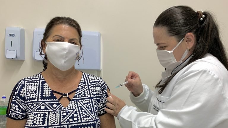 Em Capivari de Baixo, 90% dos idosos de 60 e 61 anos receberam a 1ª dose da vacina contra Covid-19