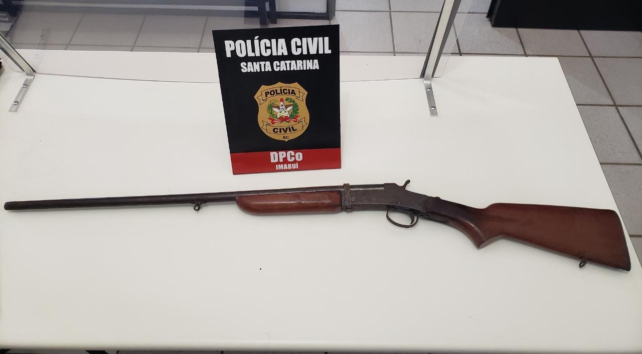 Homem é preso em flagrante por porte ilegal de arma de fogo, em Imaruí