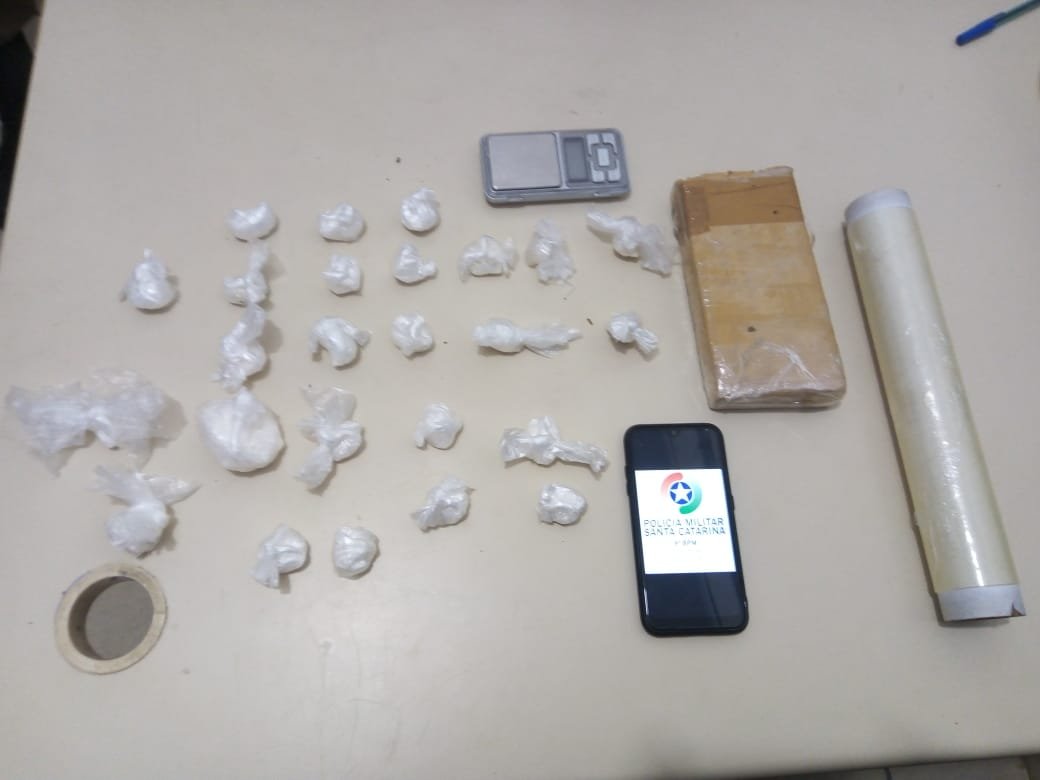 Menor, de 15 anos, é apreendido por tráfico de drogas, em Forquilhinha