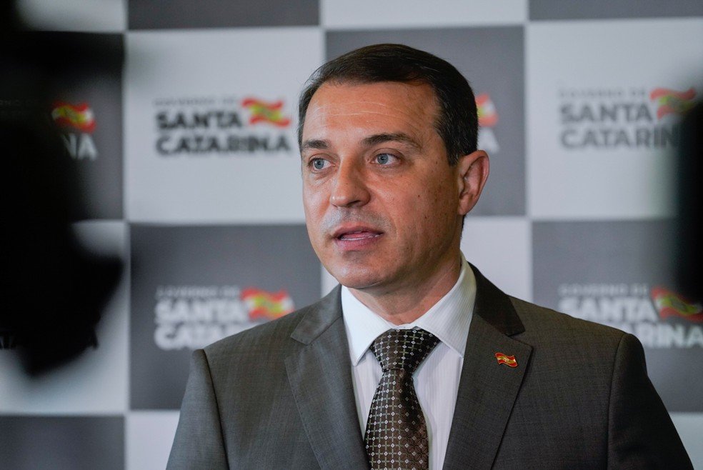 moisés #Pracegover Foto: na imagem há um homem de terno