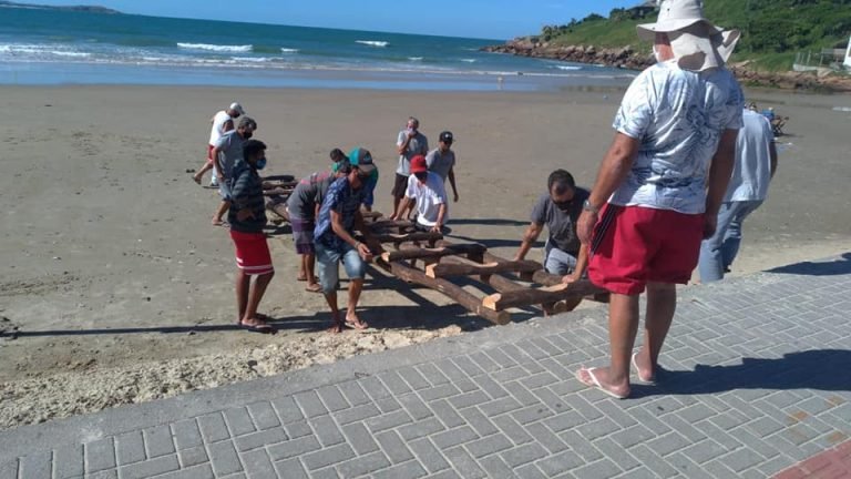 Pescadores de Laguna estão à espera do frio e vento sul para a chegada da tainha