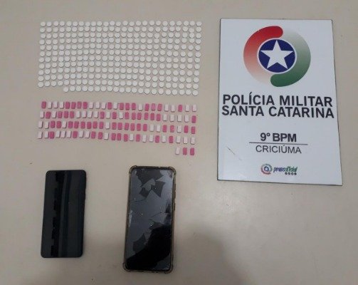 Traficante é preso com quase 400 comprimidos de Ecstasy, em Criciúma