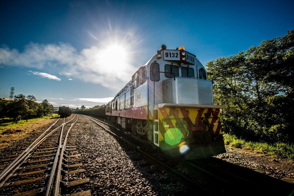 Ferrovia comemora o Dia Mundial do Meio Ambiente #Pracegover Na foto, trilho e trem