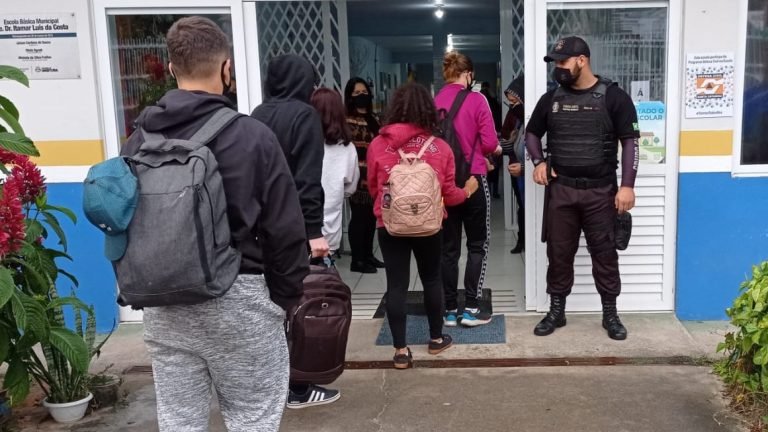Mensagem sobre invasão criminosa em escola de Imbituba é falsa, afirma a prefeitura