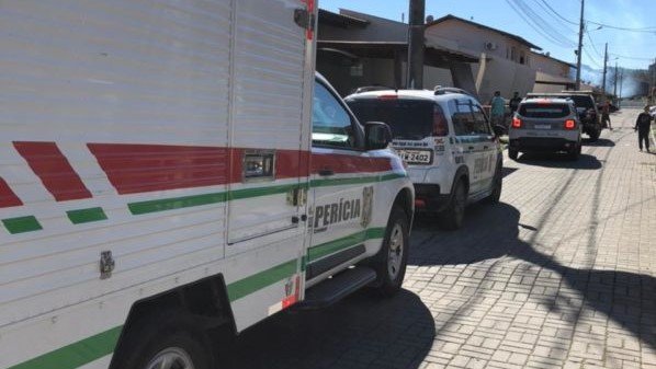 Pai é suspeito de estrangular e matar filha de 5 anos, em Guaramirim