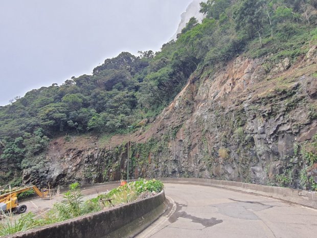 Serra do Rio do Rastro terá tráfego liberado durante o feriado de Corpus Christi #Pracegover Na foto, máquinas durante obras na pista