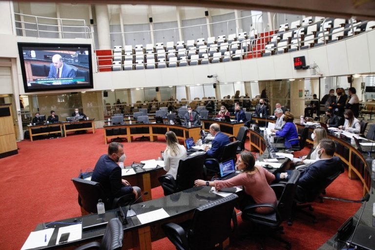 Comissão da Alesc admite PEC da Previdência e anuncia criação de calendário de tramitação Comissão da Alesc admite PEC da Previdência e anuncia criação de calendário de tramitação
