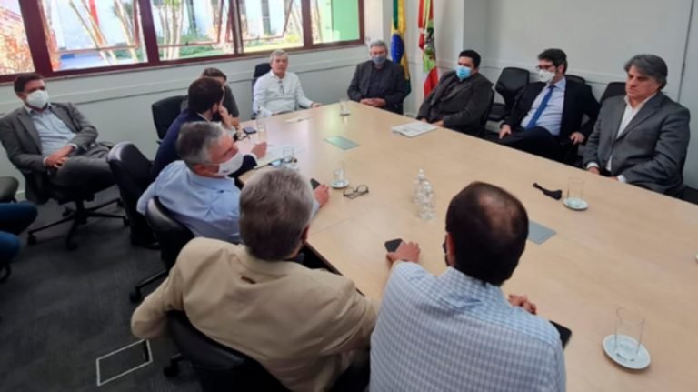 Governo de SC discute implantação de Zonas de Processamento de Exportação em Imbituba e outras duas cidades do Estado