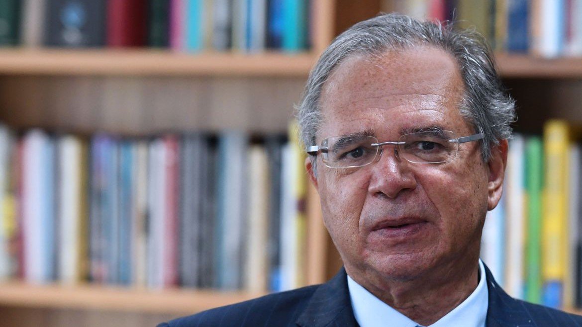 Guedes defende pagamento de imposto pelos mais ricos #Pracegover Na foto, Guedes aparece com um semblante sério
