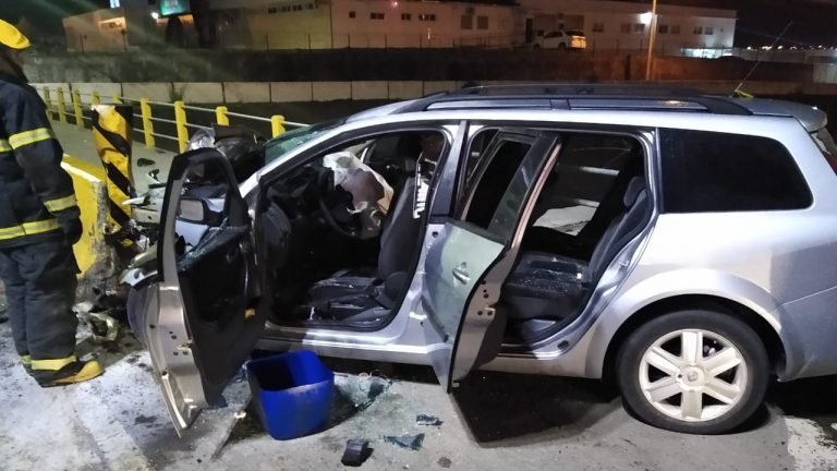 Jovem de 20 anos morre ao ser arremessada de carro durante colisão, em Lages
