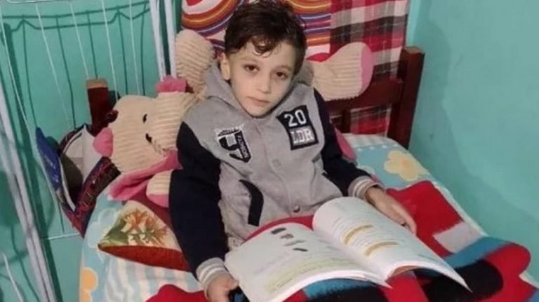 Menino de 7 anos é dopado pela mãe e jogado em rio no RS; buscas duram quase um mês
