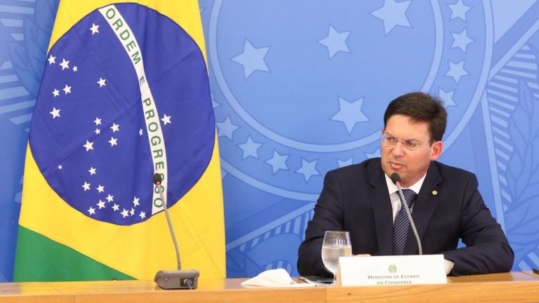 Novo Bolsa Família cumprirá teto de gastos, diz ministro da Cidadania