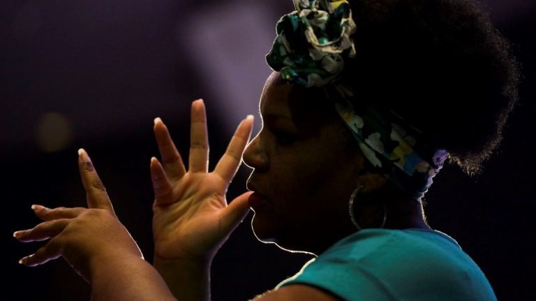 Presidente sanciona lei sobre educação bilíngue de surdos