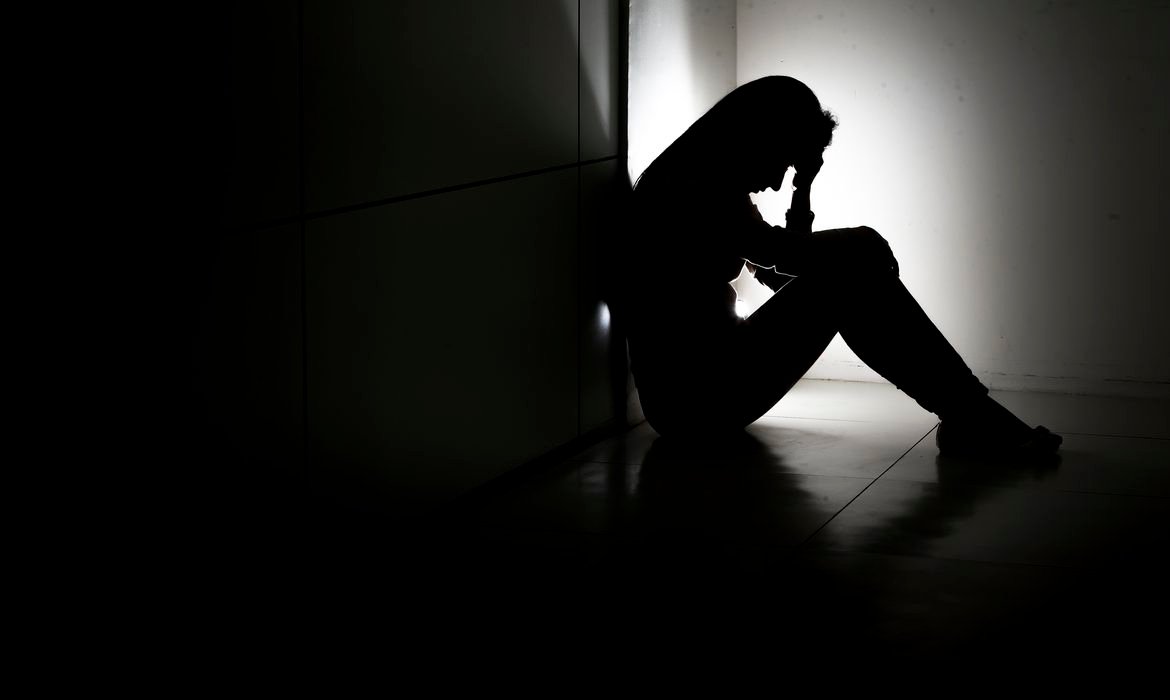 um em cada quatro jovens no mundo tem sintomas de depressão