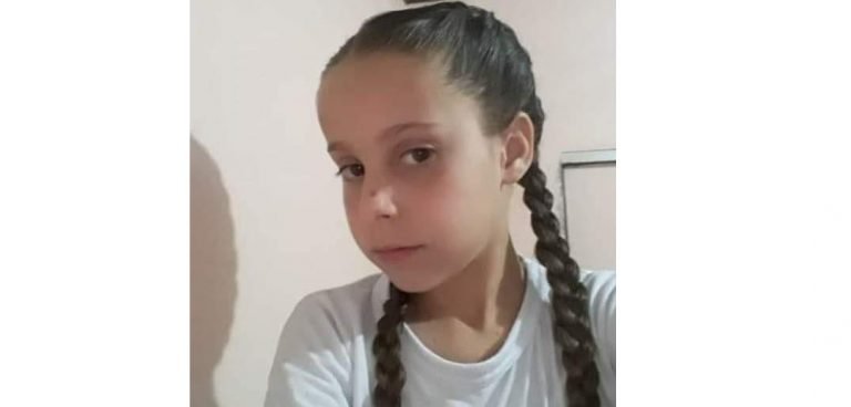 “Você me deixou filha, por um mostro que dizia ser pai”, desabafa mãe de adolescente morta em Criciúma “Você me deixou filha, por um mostro que dizia ser pai”, desabafa mãe de adolescente morta em Criciúma