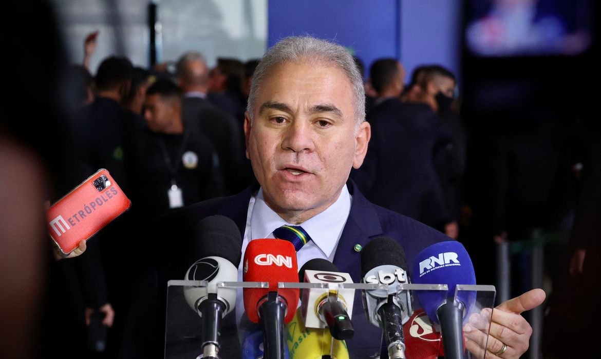 Brasil chega a 40% da população completamente vacinada contra covid-19