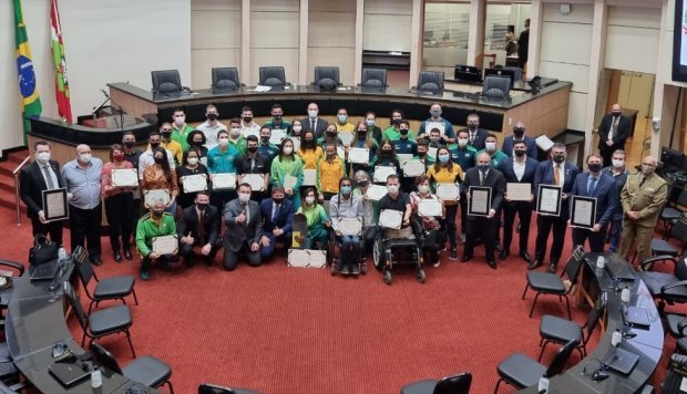 Carlos Moisés participa de homenagem aos atletas olímpicos e paralímpicos na Alesc
