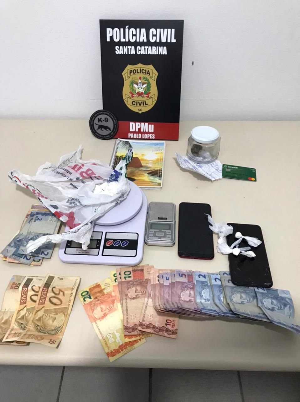 Casal que vendia drogas em estabelecimento comercial é preso em Paulo Lopes
